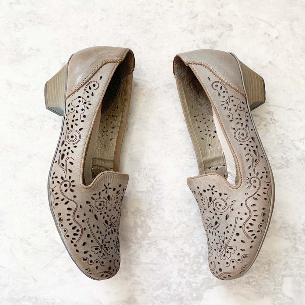 Rieker Antistress Laser Cut Out Floral Low Pumps - Picture 1 of 8